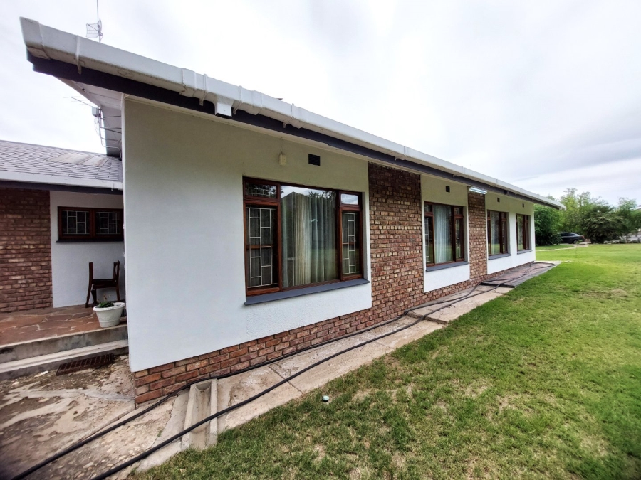 5 Bedroom Property for Sale in Oudtshoorn South Western Cape